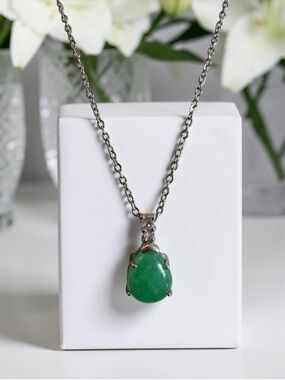 Green Jade Pendant Necklace -